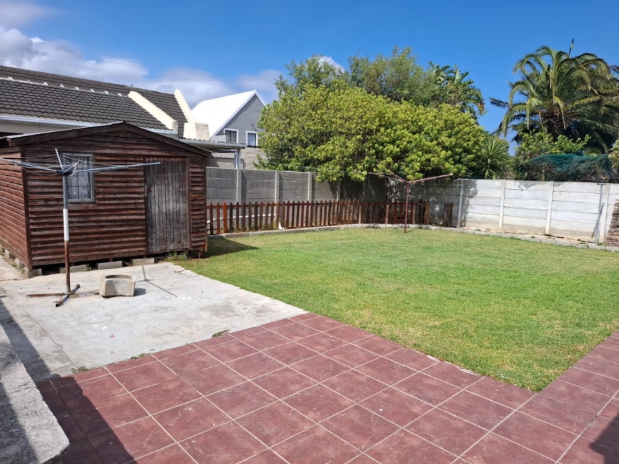 To Let 3 Bedroom Property for Rent in Gordons Bay Central Western Cape